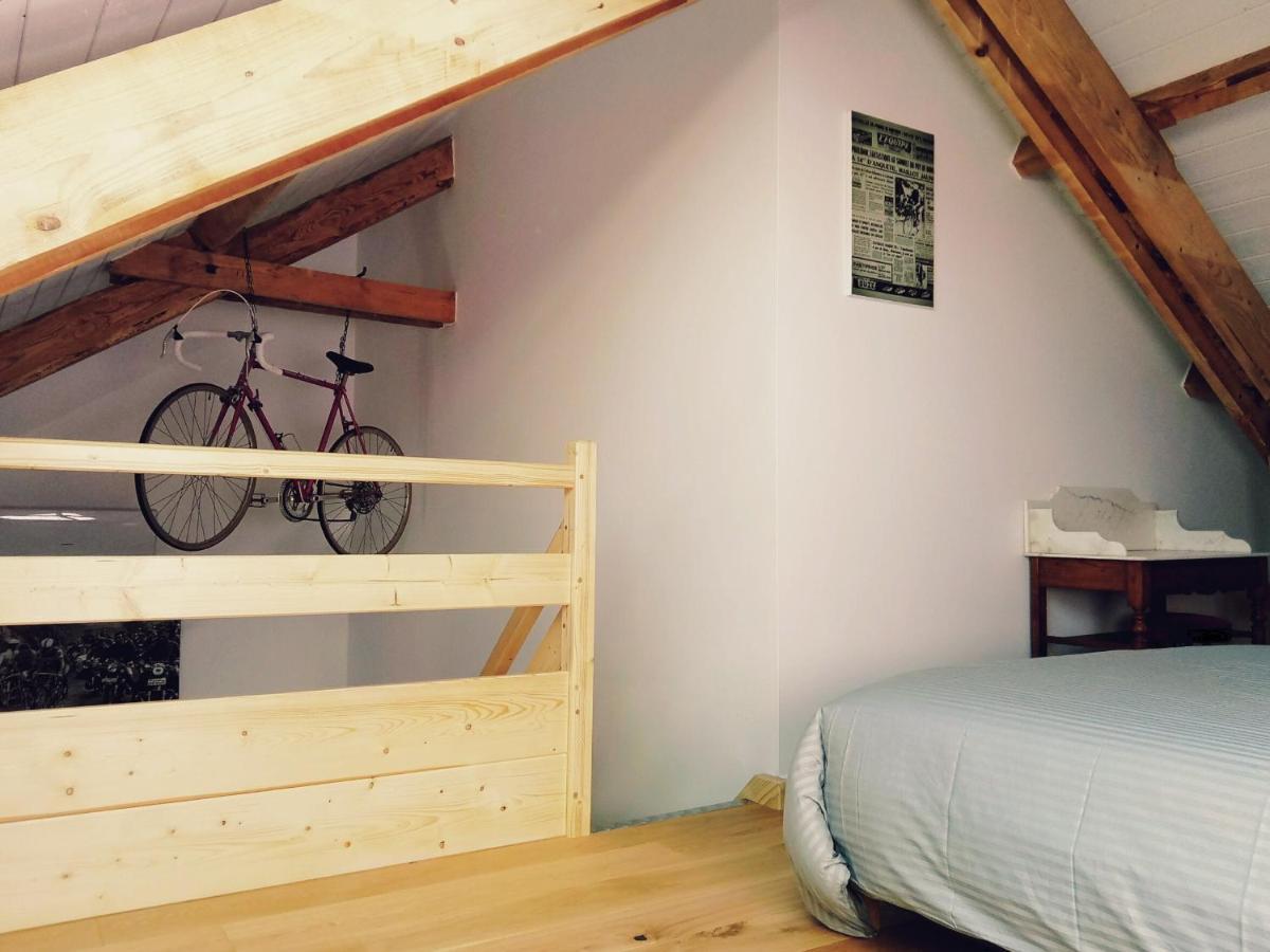 Chambres D'Hotes Quatre Mains Saint-Priest-des-Champs Exterior photo